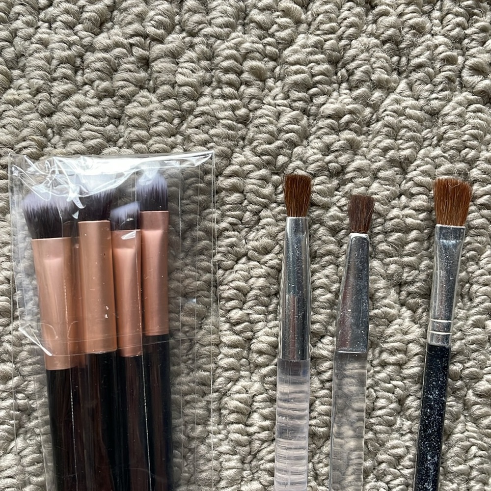 Bundle of 11 Different Eyeshadow Palette Makeup Brushes & Powder Brushes - Picture 4 of 5